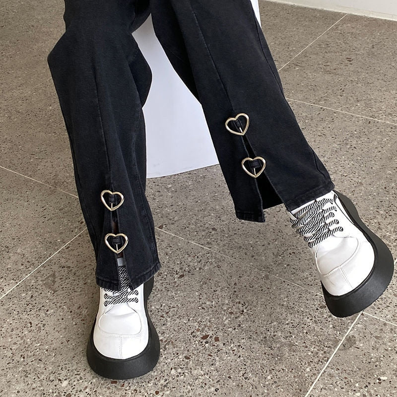 Pantalones vaqueros negros de cintura alta con logo de corazón 