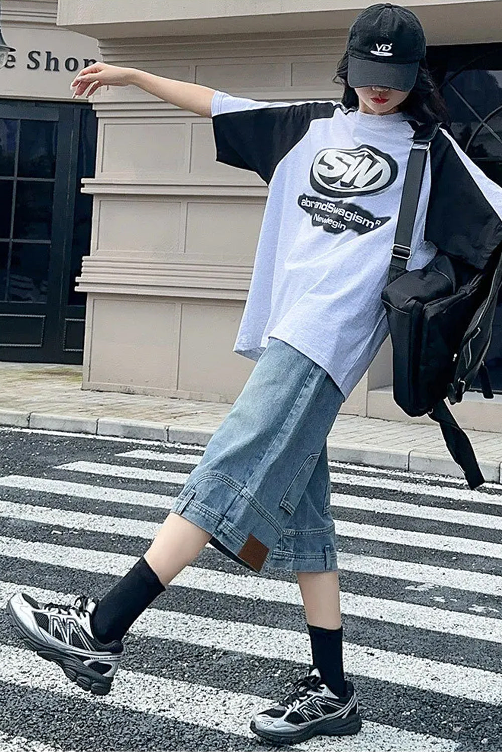 Loose Reversed Style Mid Length Jeans Pants