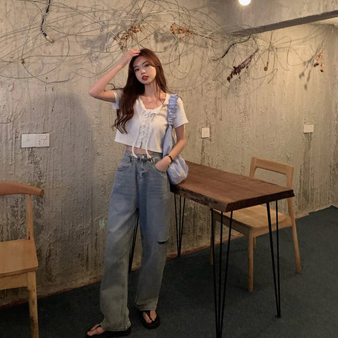 Camisa básica corta y ajustada con mangas cortas y cordones 