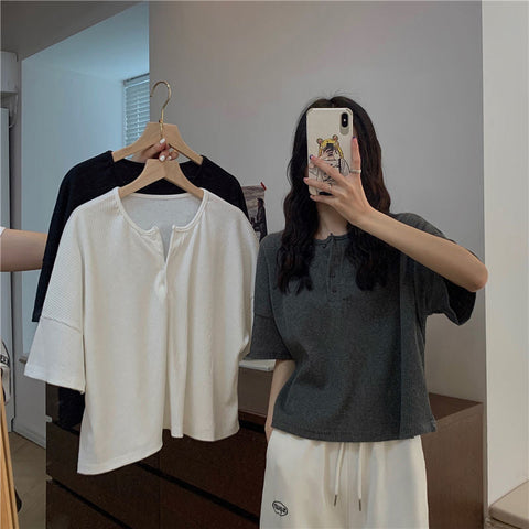 Camisa básica holgada y corta 