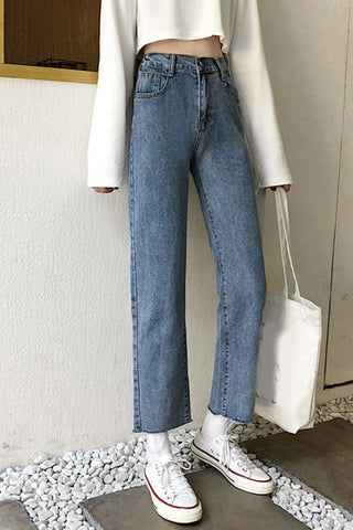 Schlanke, knöchellange Jeanshose mit hoher Taille und Quasten 