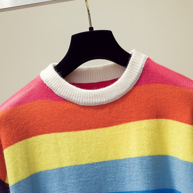 Lockerer Kaschmirpullover mit Regenbogenstreifen