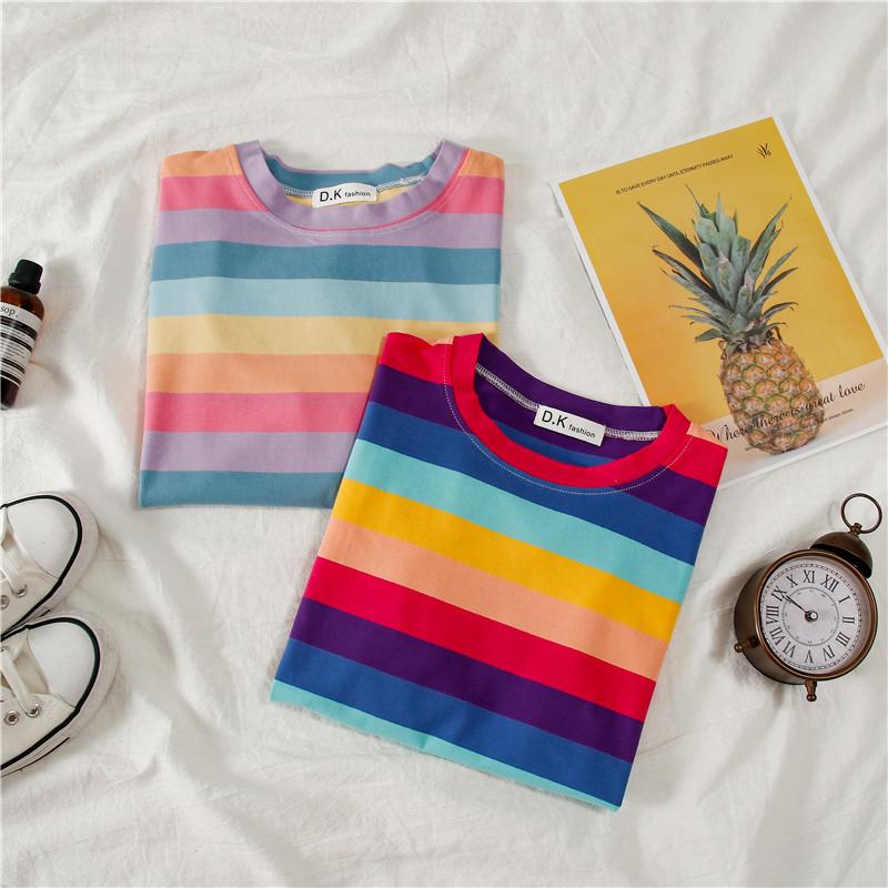 Camisa corta con rayas de arcoíris 