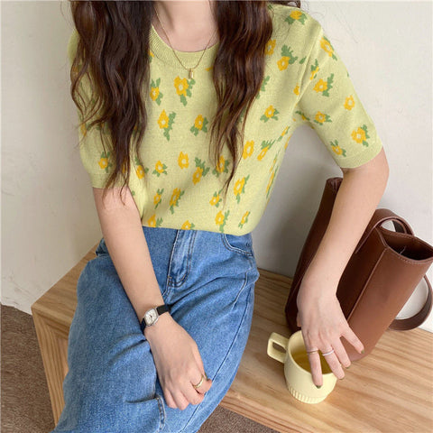 Retros Floral Knitted Cropped Slim Shirt