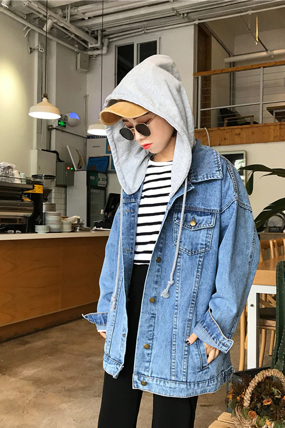 Lockere Oversize-Jeansjacke mit Kapuze 