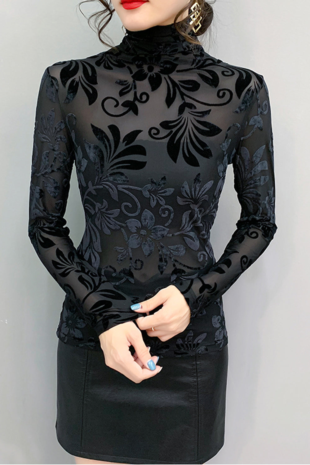 Camisas elegantes con estampado de flores y cuello alto 