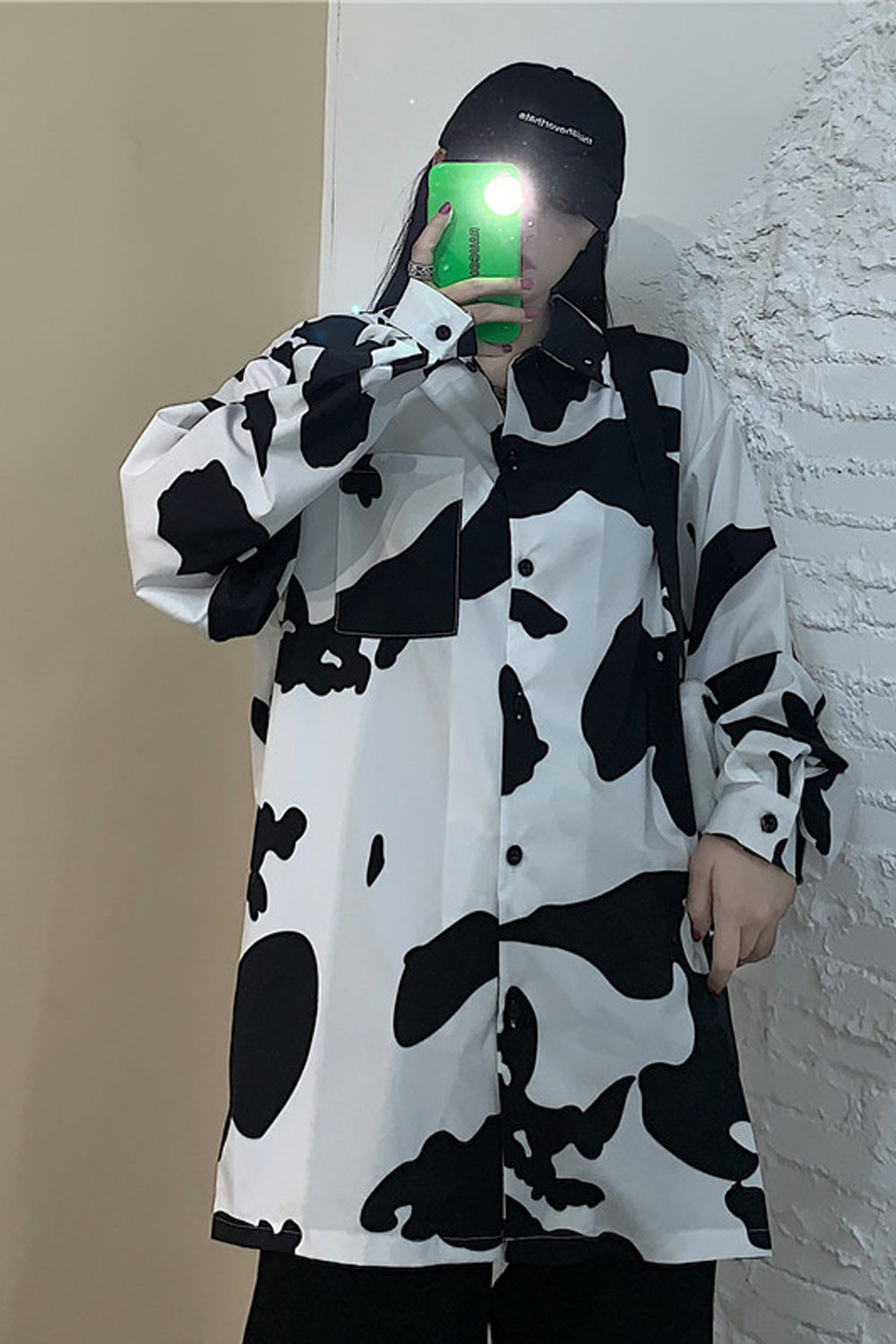 Camisa holgada de manga larga con estampado de leche de vaca