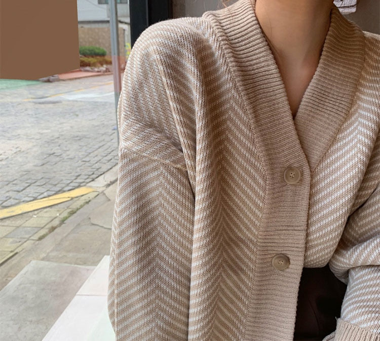 Gestreifter Cardigan mit V-Ausschnitt und Knöpfen, Oversize-Pullover