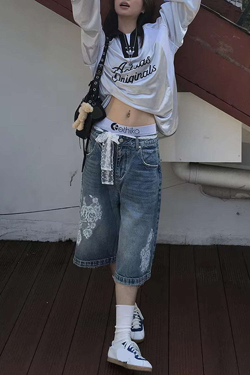 Loose Flowers Pattern Casual Denim Shorts