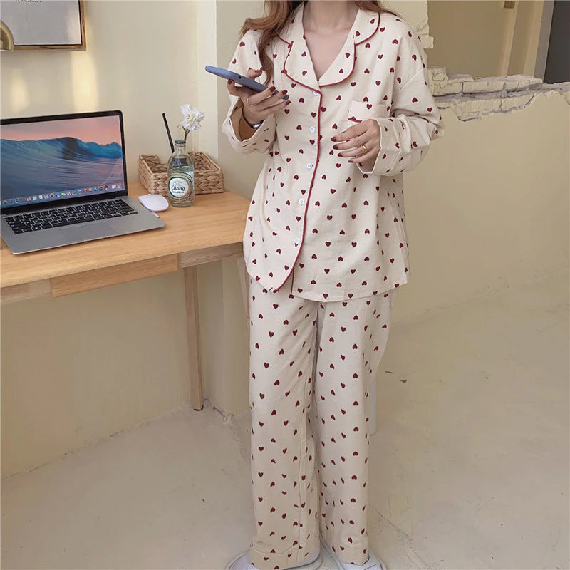 Conjunto de pijama de 2 piezas con estampado completo de corazones 