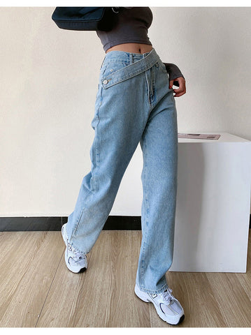 Jeanshose mit hoher Taille und unregelmäßigem Reißverschluss und weitem Bein