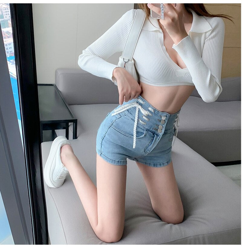 Sexy Denim-Shorts mit hoher Taille und seitlicher Spitze 