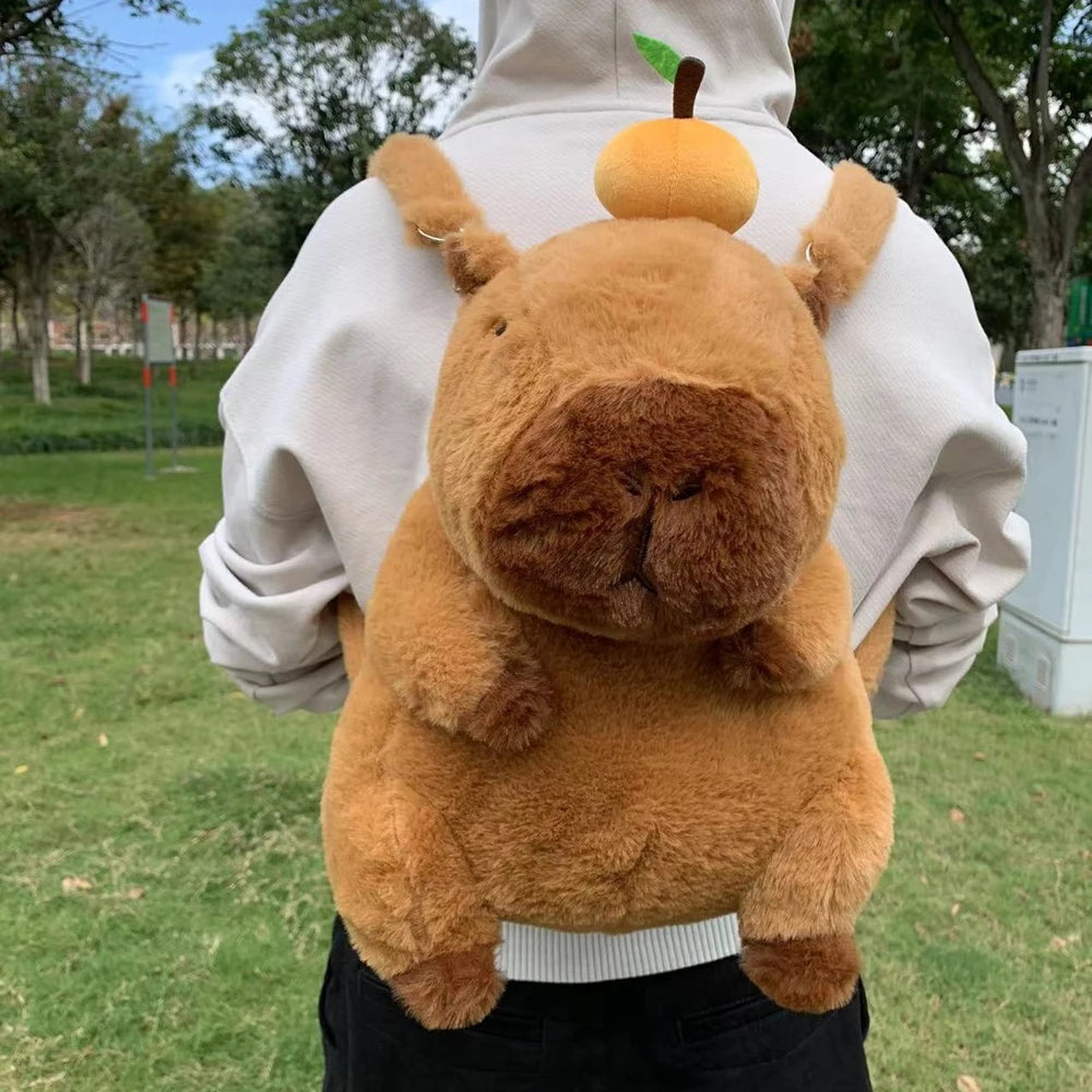 Adorable mochila de peluche de carpincho (edición limitada)