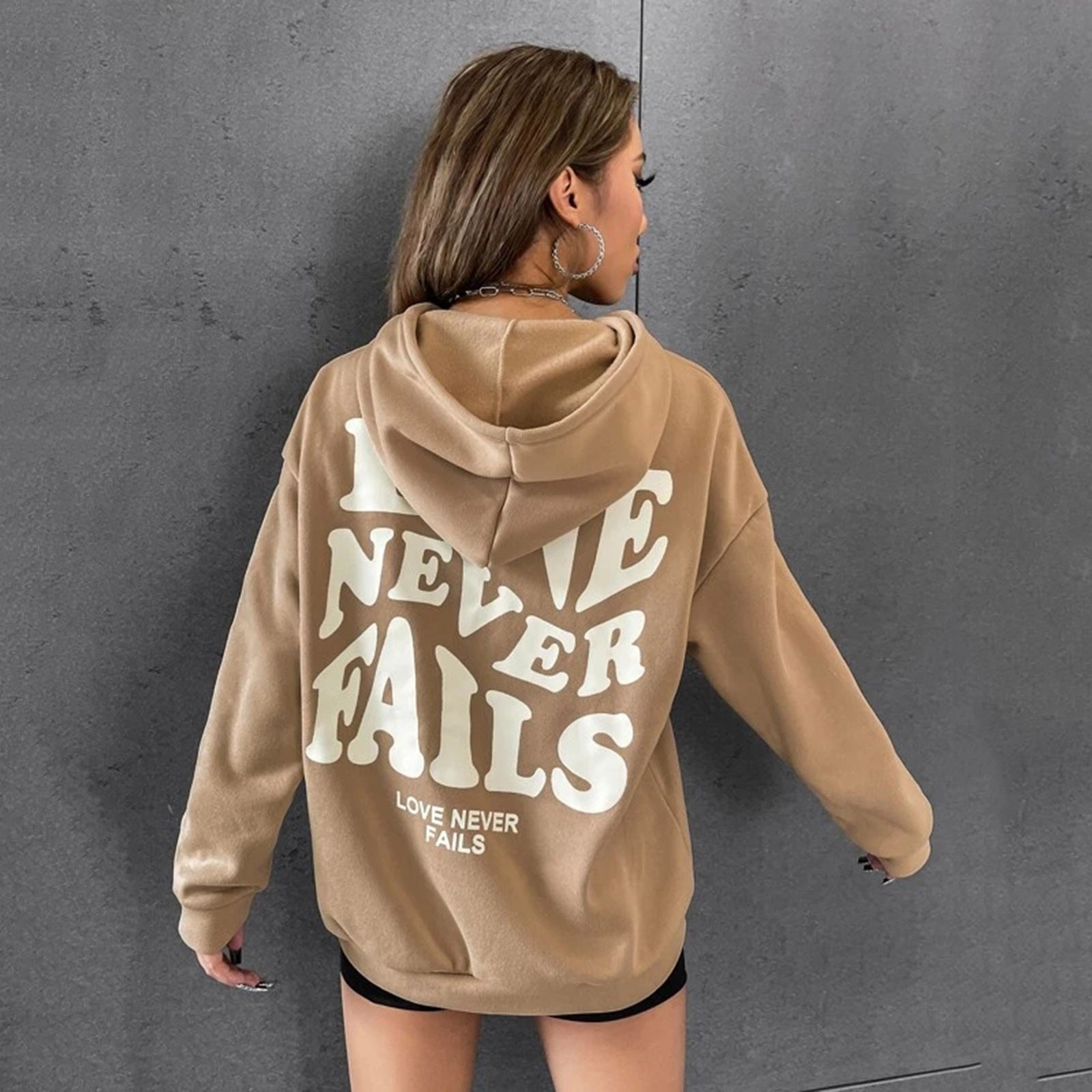 Sudadera con capucha estética "El amor nunca falla"