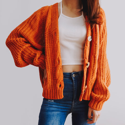 Strickjacke mit Zopfmuster