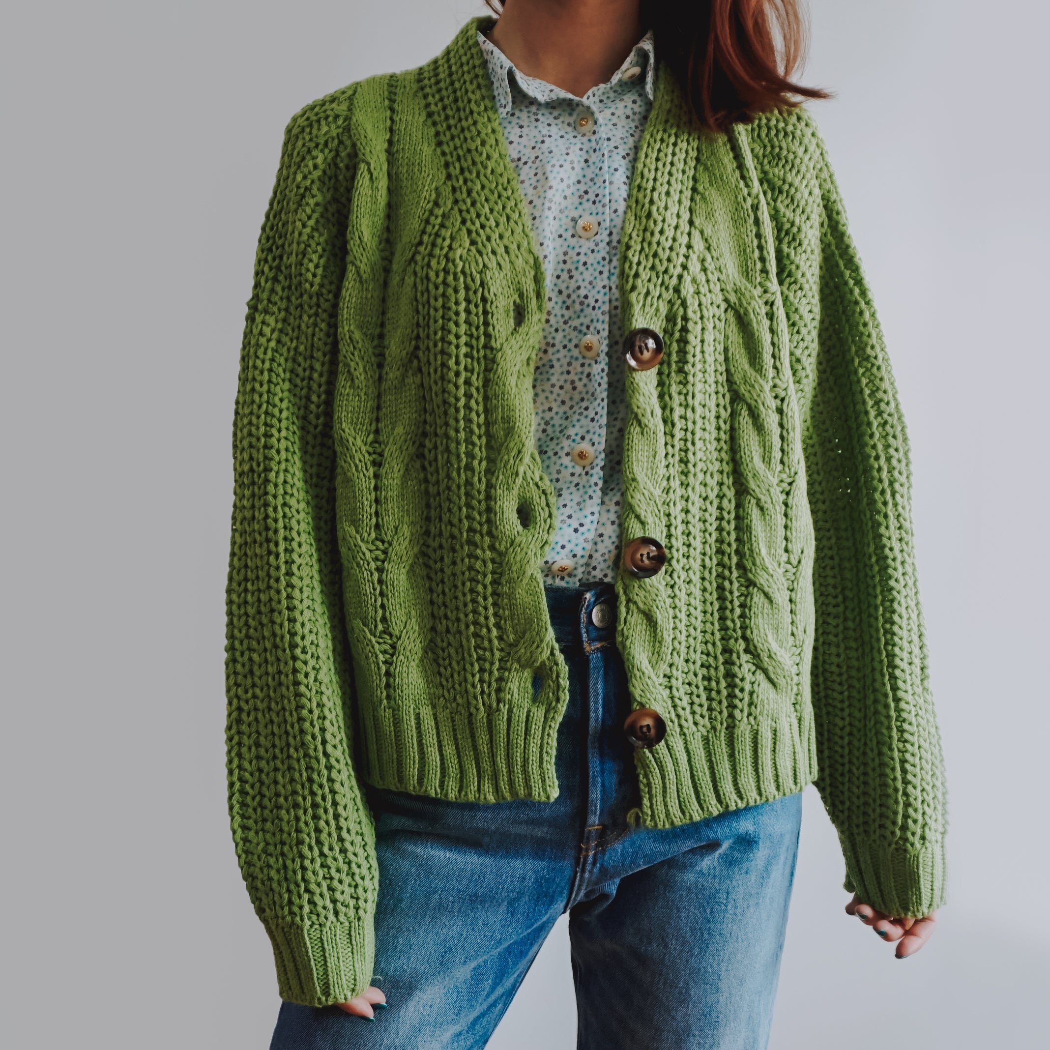 Strickjacke mit Zopfmuster