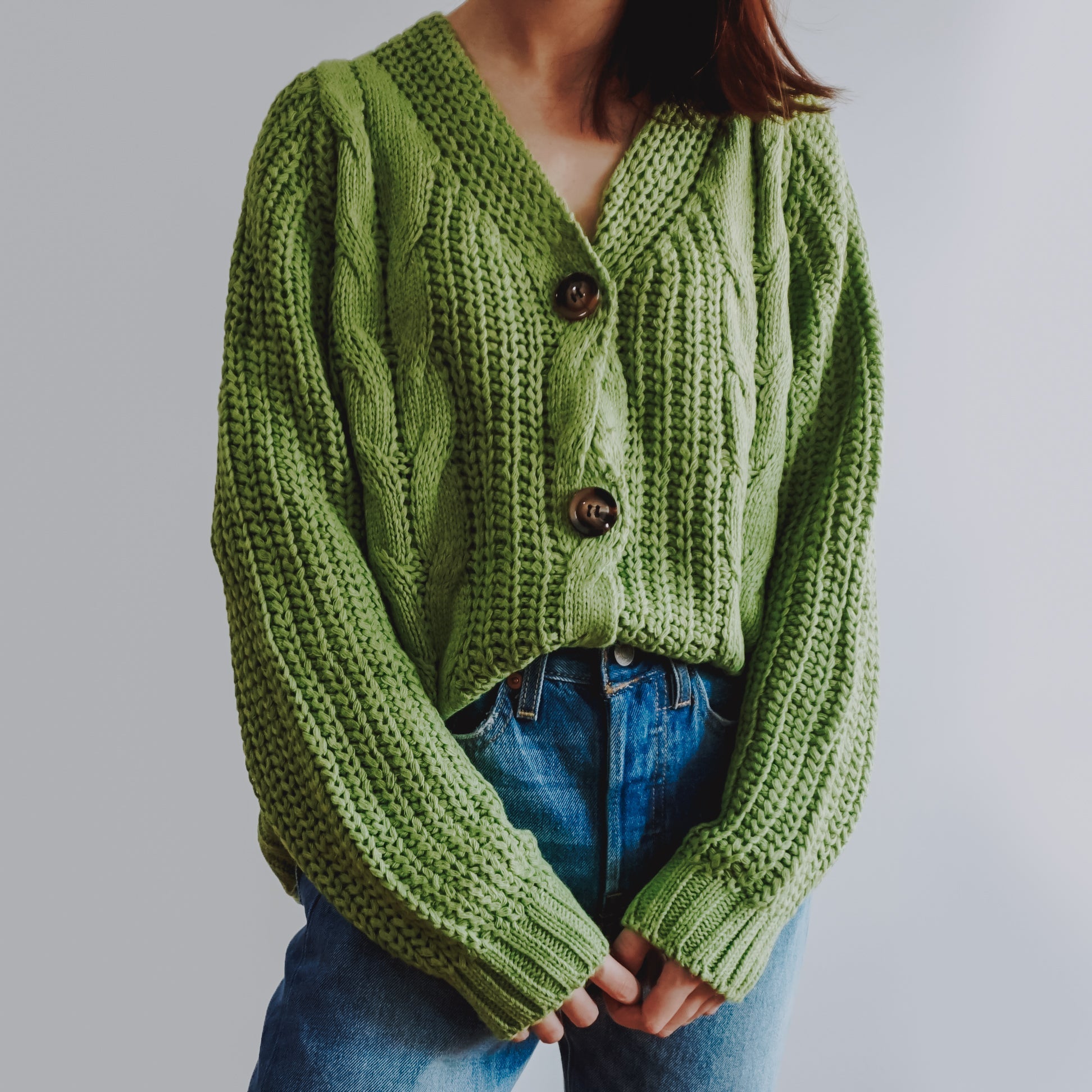 Strickjacke mit Zopfmuster