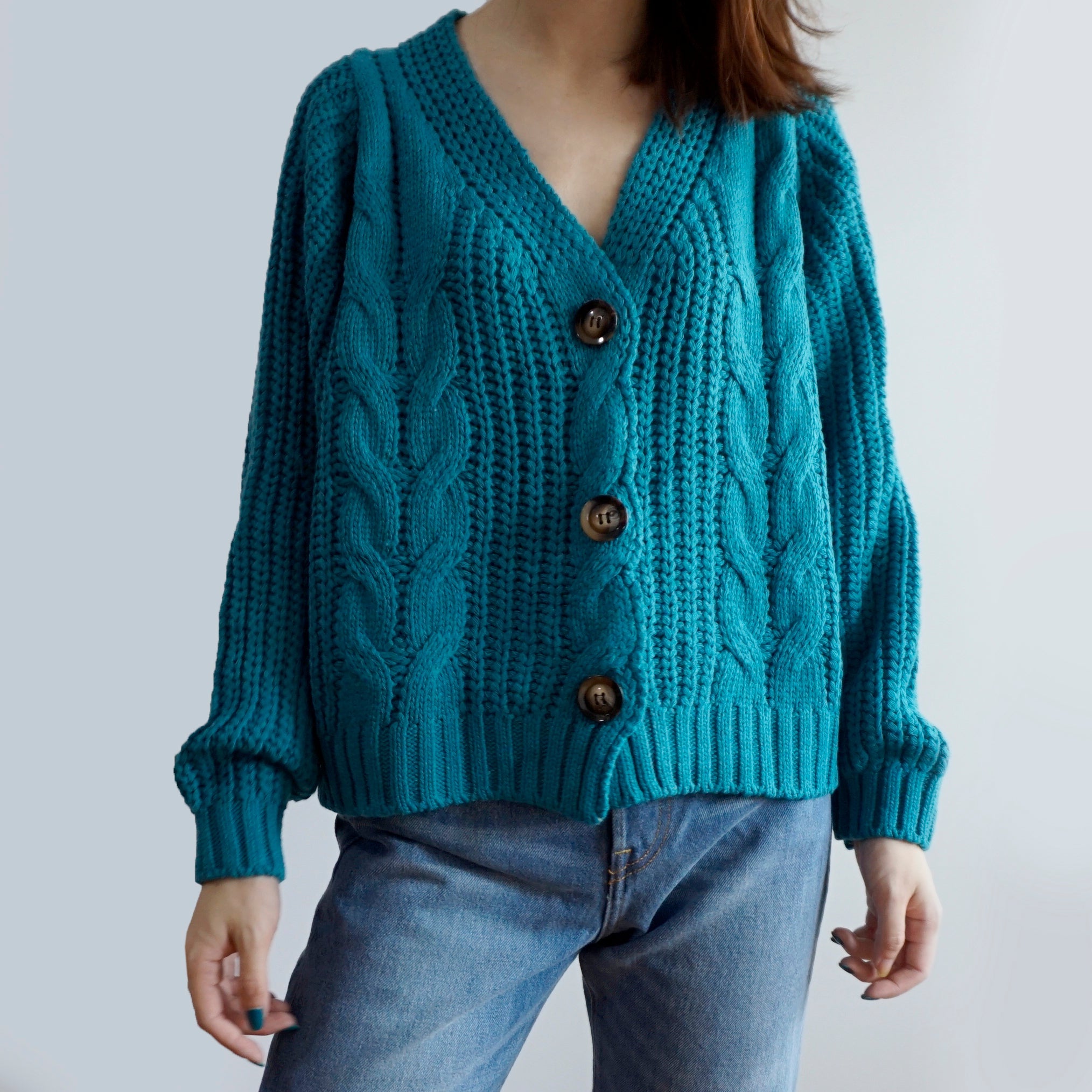 Strickjacke mit Zopfmuster