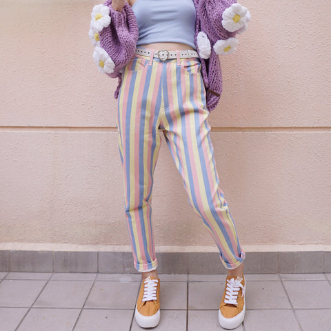 Mom-Jeans mit Streifen in Candy Pastell