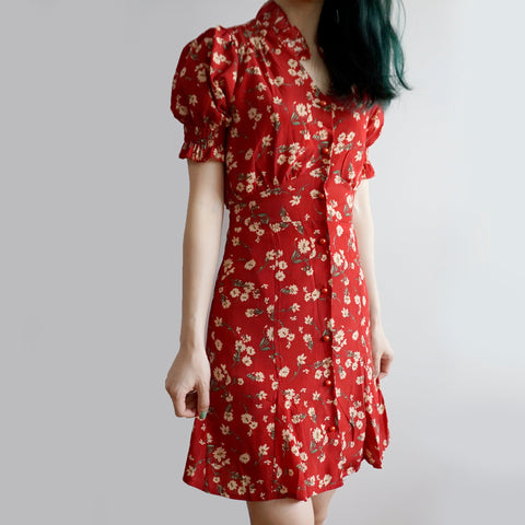 Kleid mit Blumenblüten-Puffärmeln