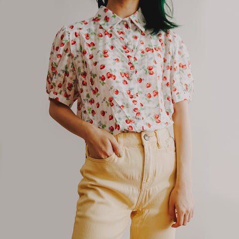 Camisa abotonada de cuadros escoceses con fresas