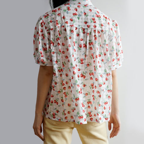 Camisa abotonada de cuadros escoceses con fresas