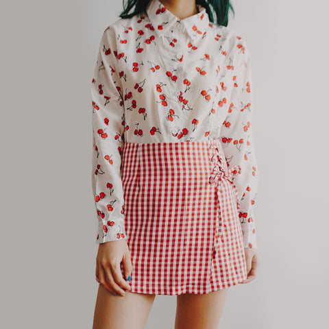 Camisa con botones de cereza
