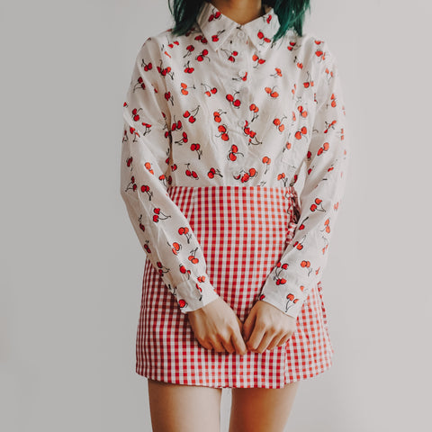 Camisa con botones de cereza