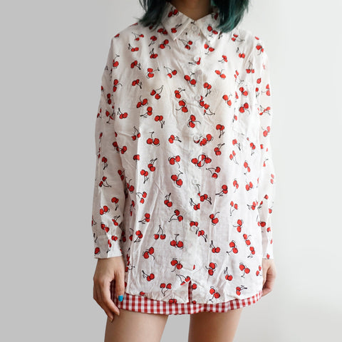 Camisa con botones de cereza