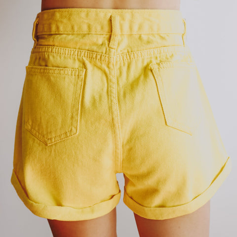 Shorts vaqueros con dobladillo jugoso