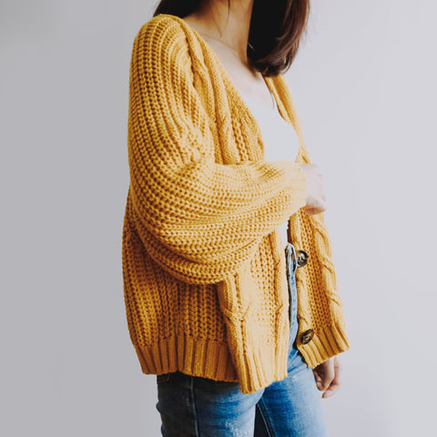 Strickjacke mit Zopfmuster