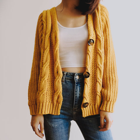 Strickjacke mit Zopfmuster