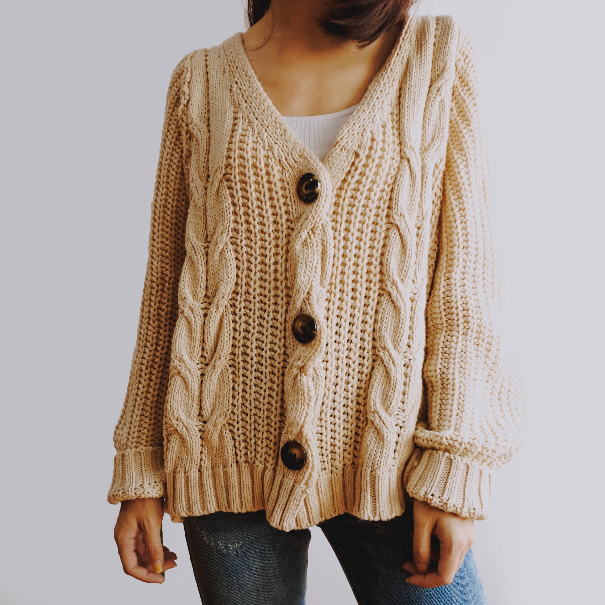 Strickjacke mit Zopfmuster