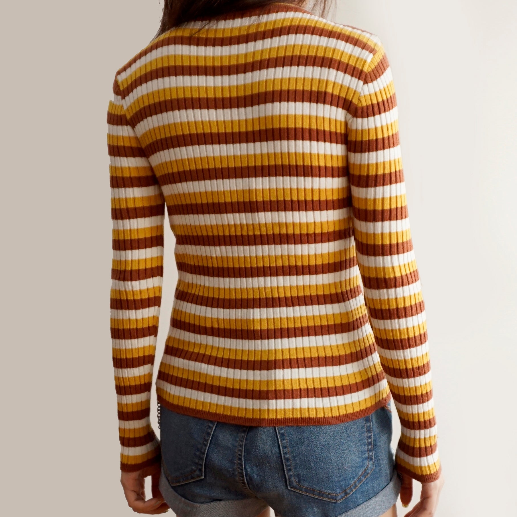 Gerippter Pullover mit Colorblock-Streifen