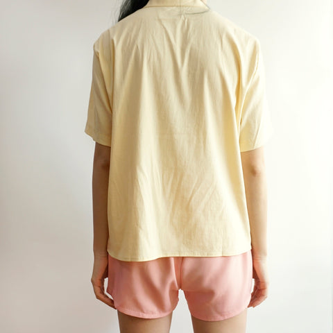 Camisa con botones de caramelo