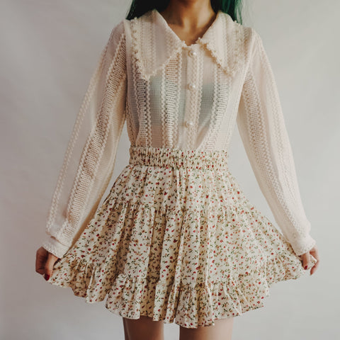 Spitzenhemd mit spitzem Kragen und Knopfleiste