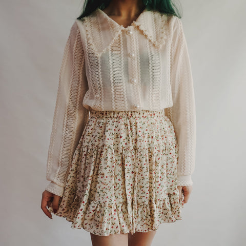 Spitzenhemd mit spitzem Kragen und Knopfleiste