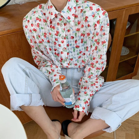 Camisa abotonada de cuadros escoceses con fresas