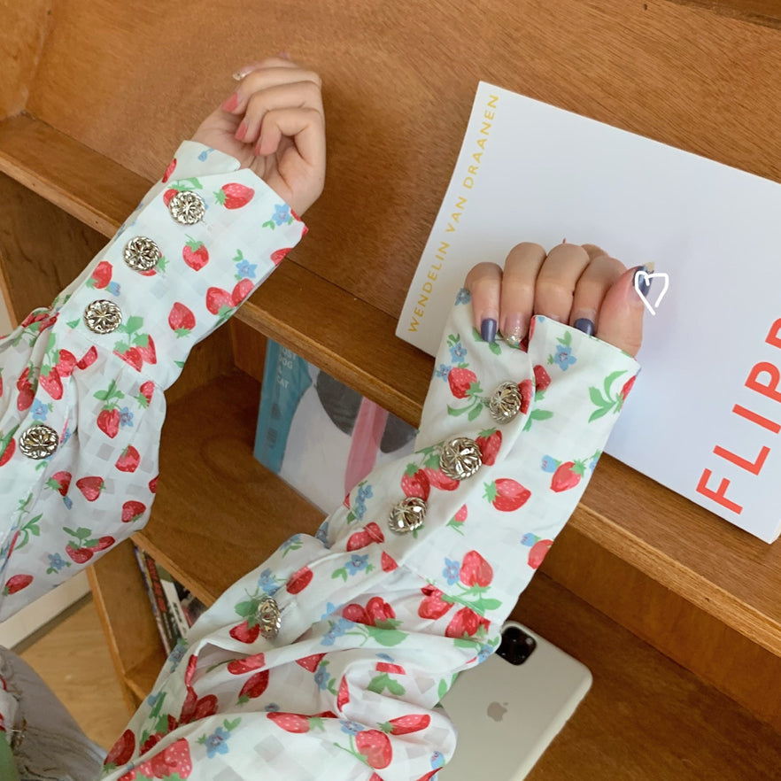 Camisa abotonada de cuadros escoceses con fresas