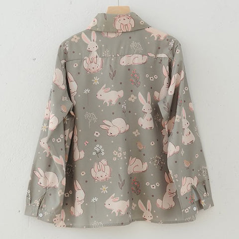 Camisa abotonada con conejito dulce