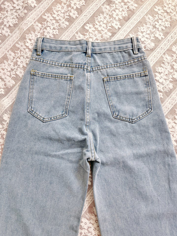 Jeans mit Herz-Stickerei