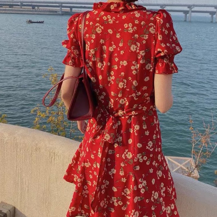 Kleid mit Blumenblüten-Puffärmeln