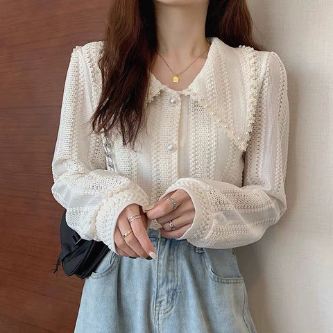 Spitzenhemd mit spitzem Kragen und Knopfleiste