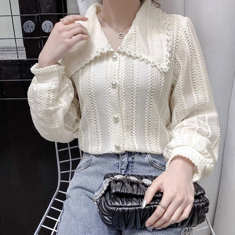 Spitzenhemd mit spitzem Kragen und Knopfleiste