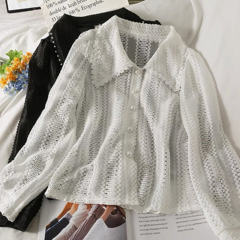 Spitzenhemd mit spitzem Kragen und Knopfleiste