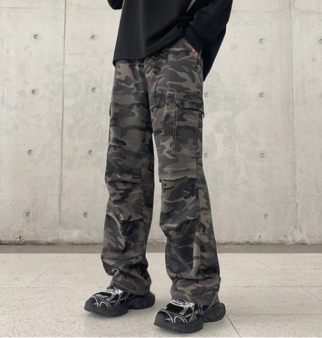 Loose Fit Camo Cargo Pants