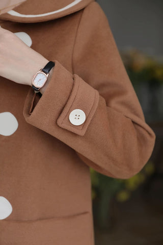 Abrigo tipo trenca con cuello Peter Pan y botones