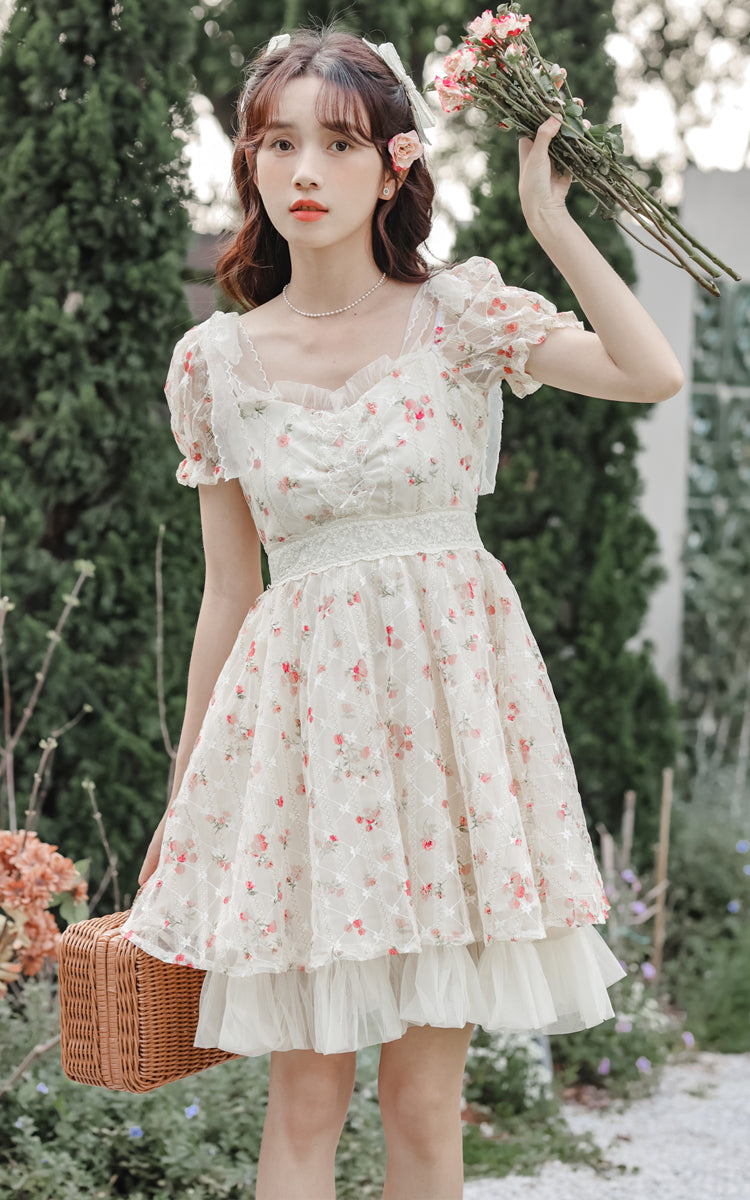 Vestido mini con enagua de rosas delicadas