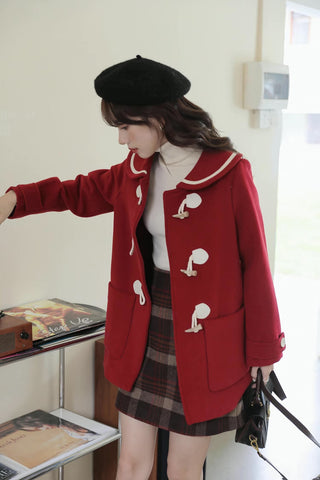 Abrigo tipo trenca con cuello Peter Pan y botones