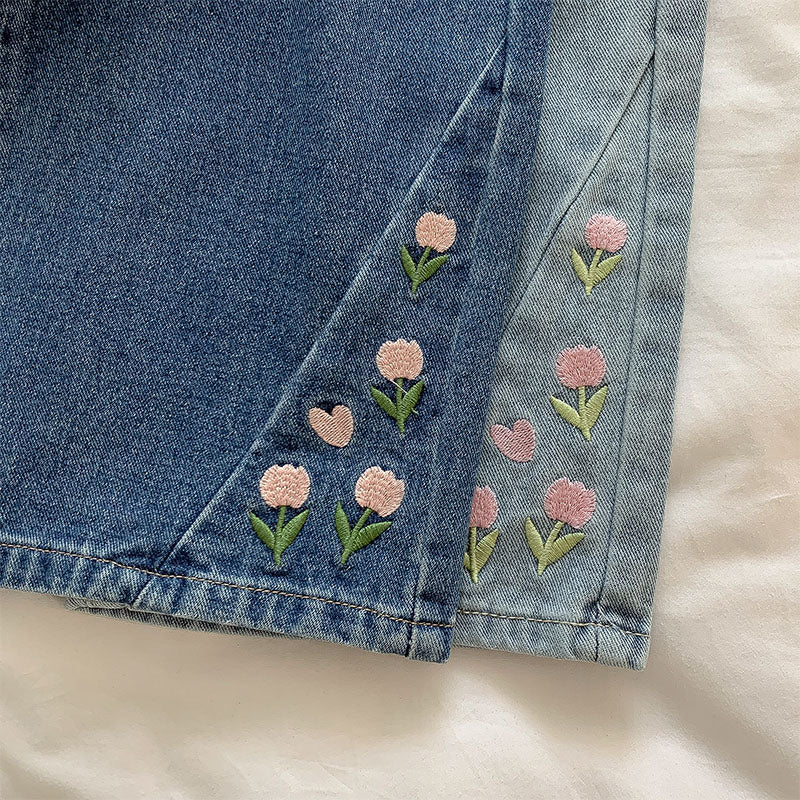 Jeans mit Tulpenspitzen-Stickerei